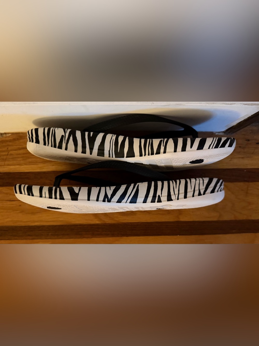 FitFlop Women’s iQushion Flip-Flops (Ergonomic w/Arch Support) - Picture 5 of 5